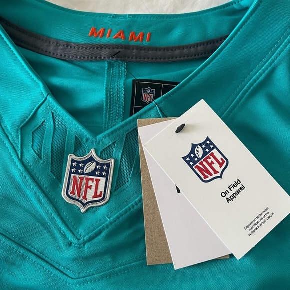 Tyreek Hill Autographed Miami Dolphins Jersey – Authentic & Rare - Picture 3 of 6